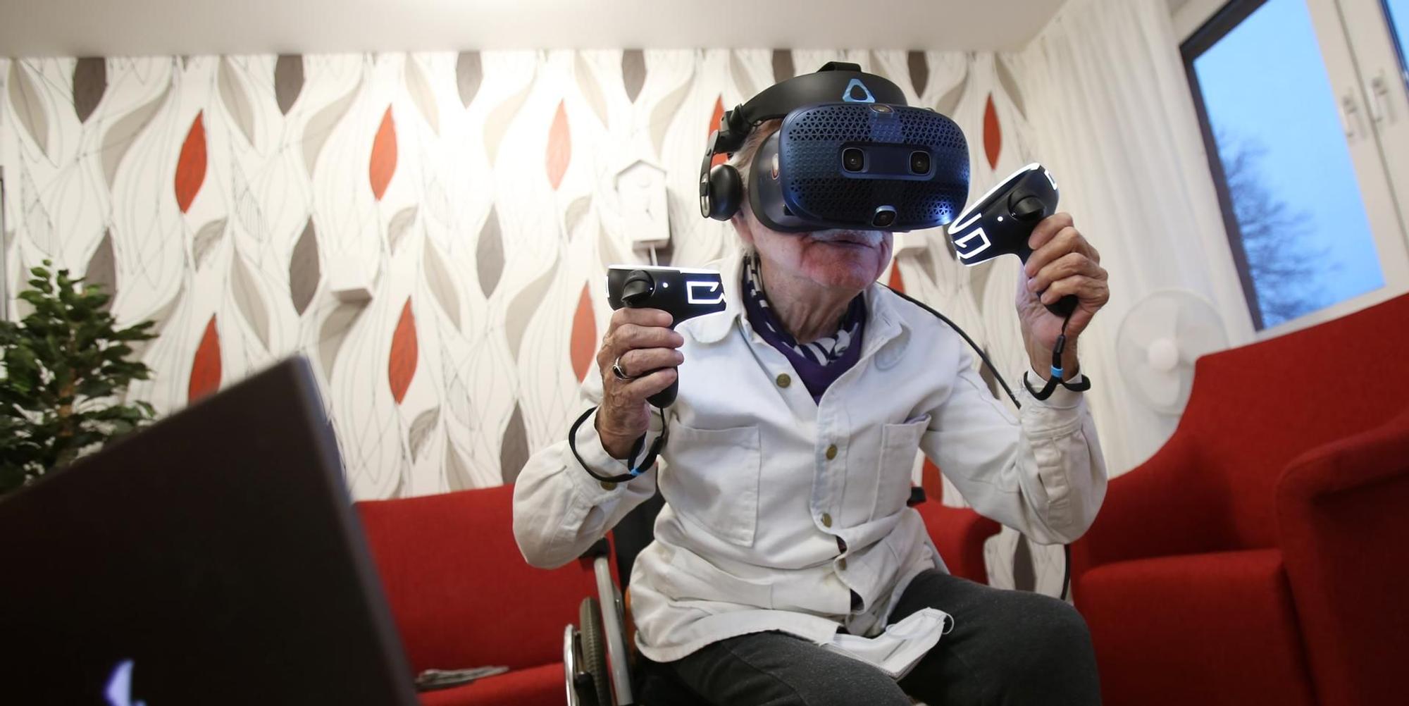 VR Brille im Seniorenzentrum