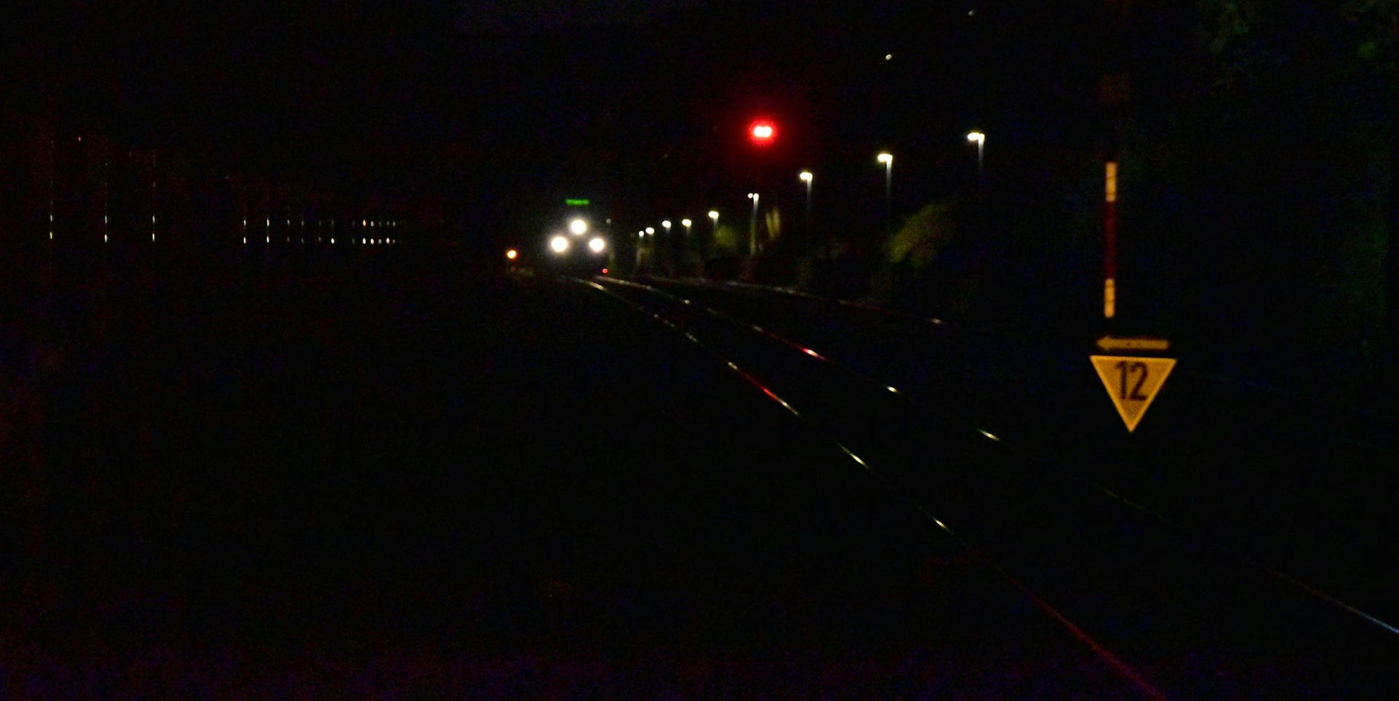 Schwarzer_Weg_Beleuchtung