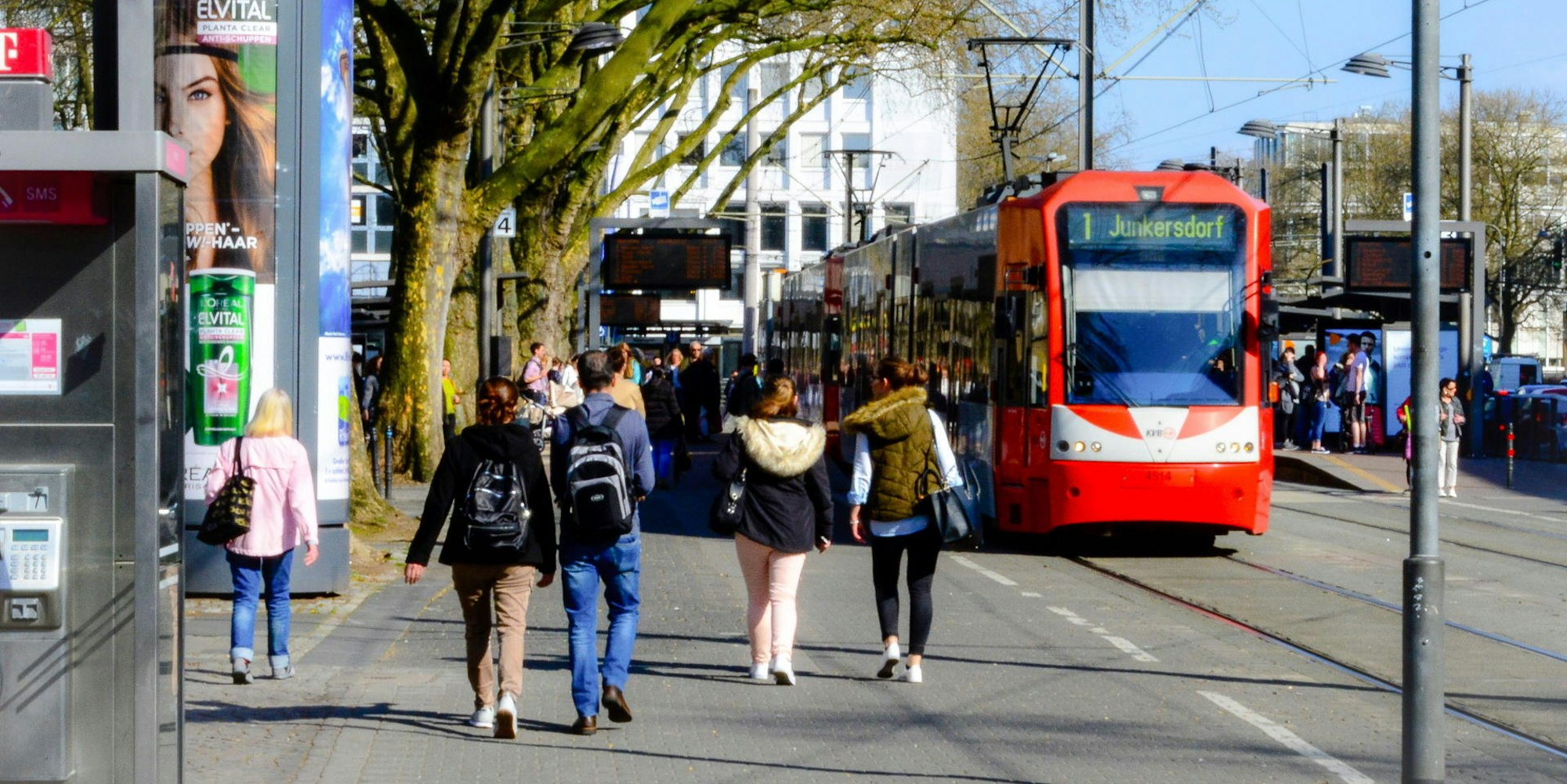 KVB 1 Richtung Junkersdorf am Kölner Neumarkt