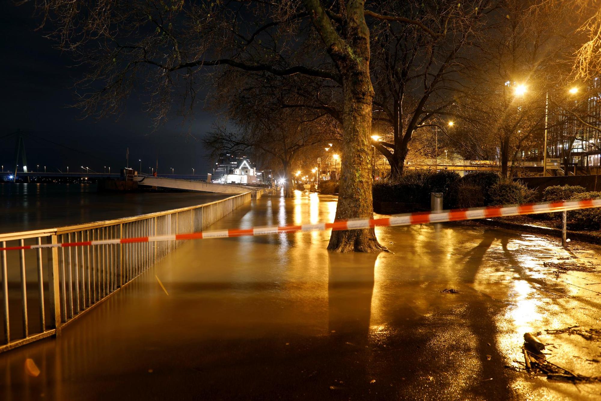 Rhein Hochwasser Dienstagnacht 2
