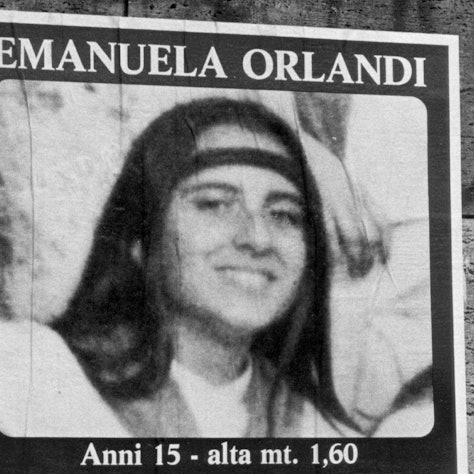 Emanuela Orlandi wird nach ihrem Verschwinden 1983 mit Plakaten auf römischen Hauswänden gesucht.