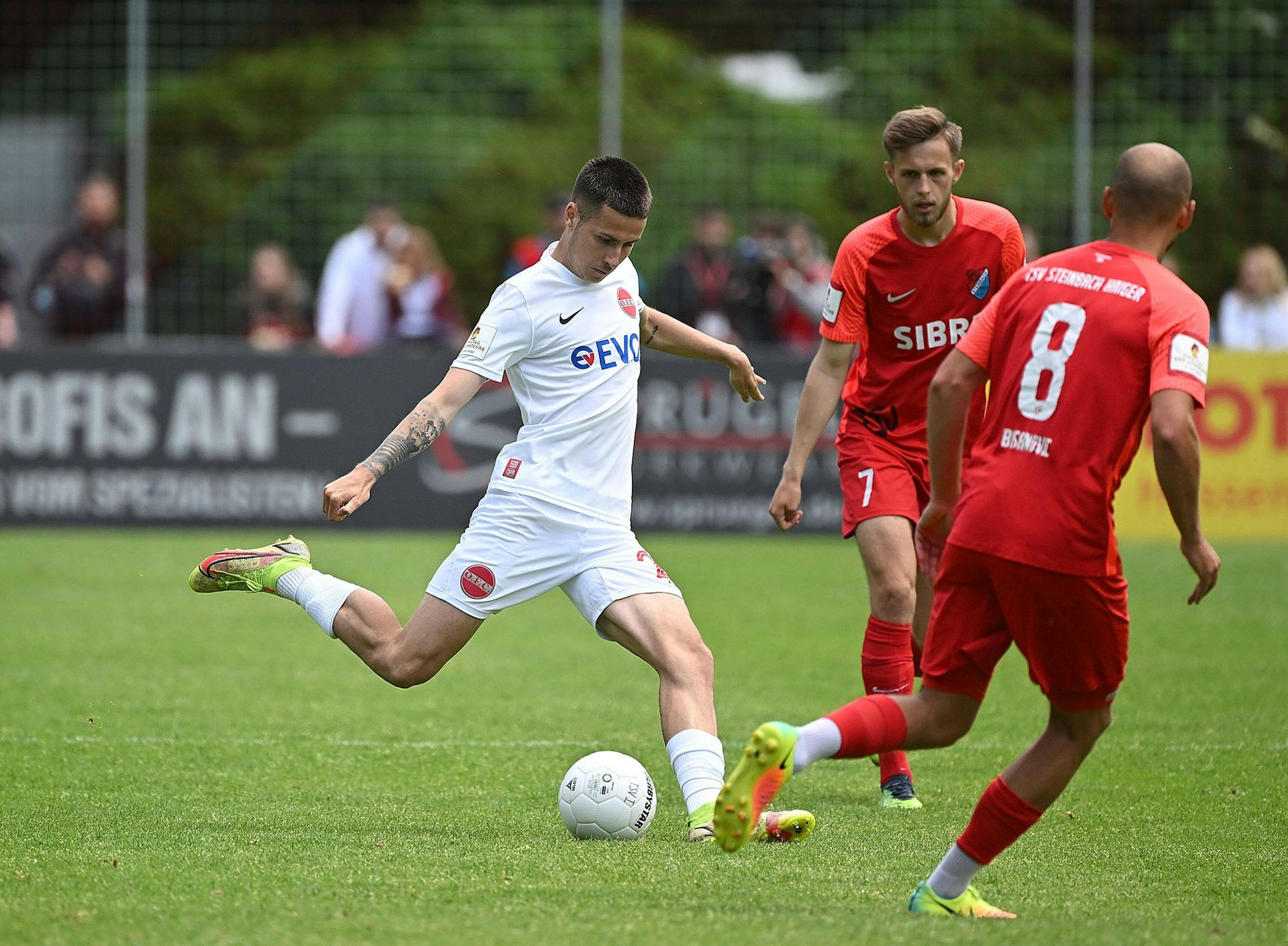 Huseinbasic beim Schuss