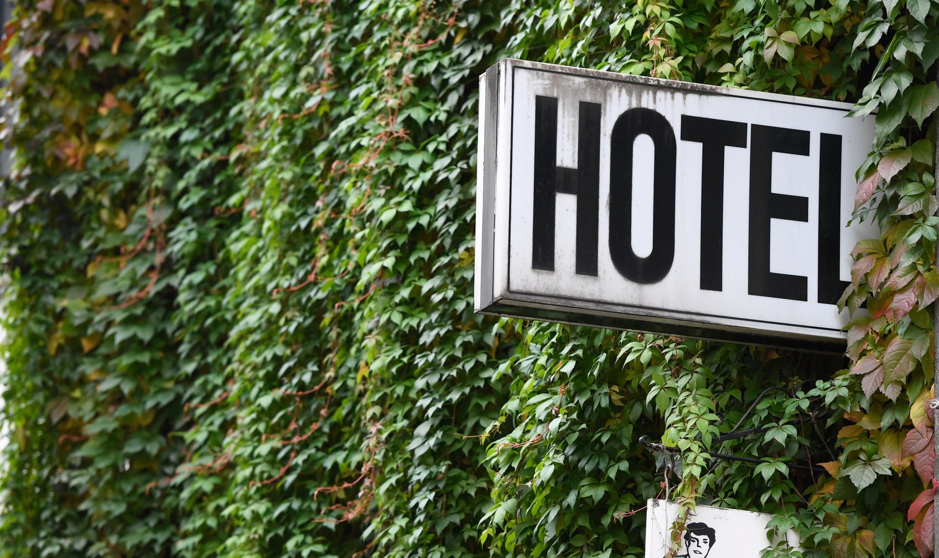 Hotel Schild Symbolbild