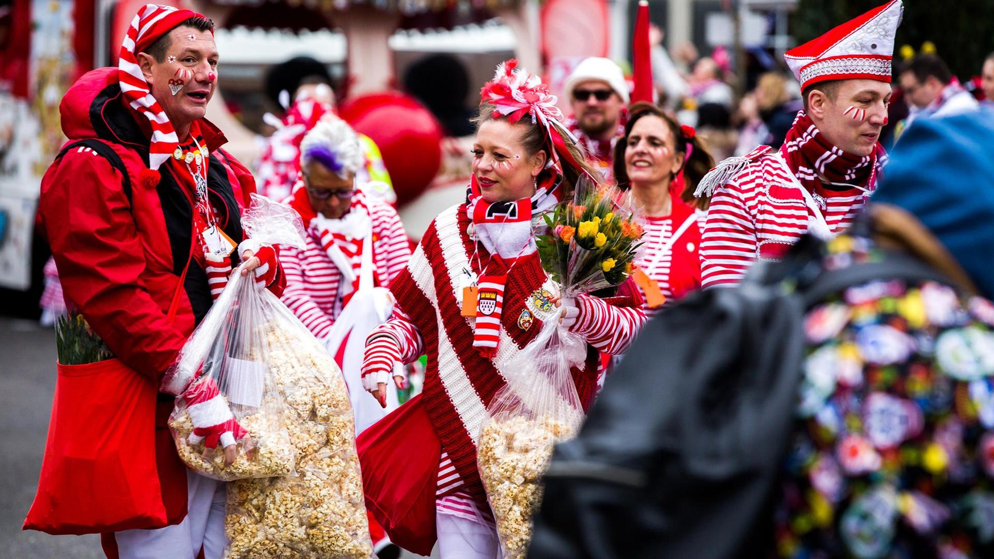 Jecke beim Veedelszug in Köln-Heimersdorf und Volkhoven/Weiler.