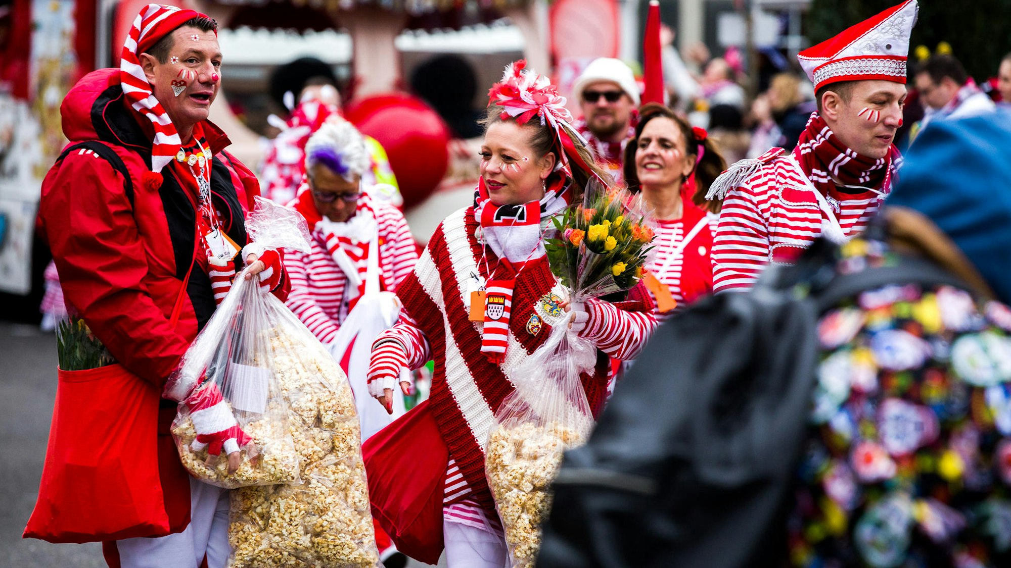 Jecke beim Veedelszug in Köln-Heimersdorf und Volkhoven/Weiler.