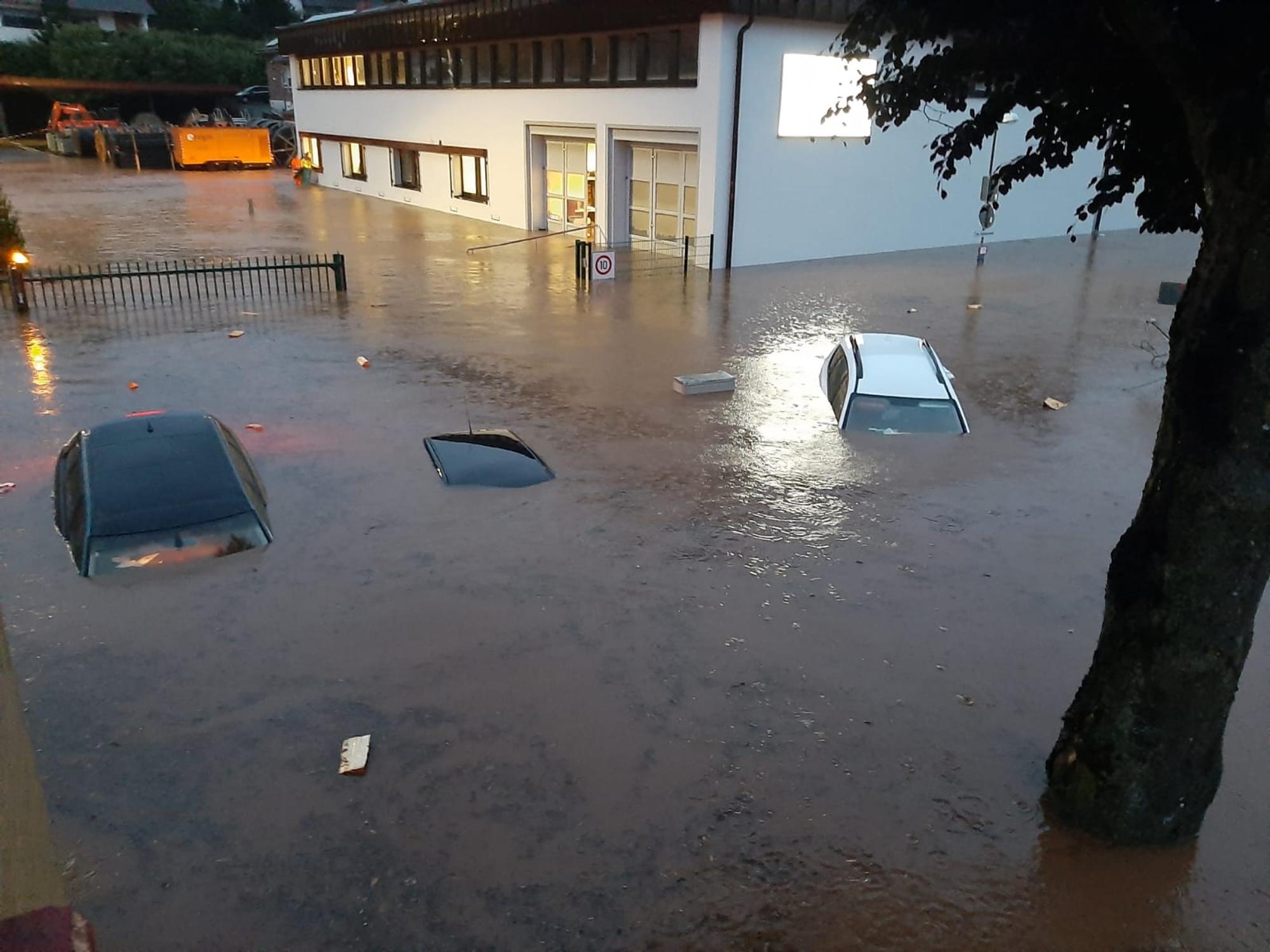 Kall_Zuell_Autos_unter_wasser
