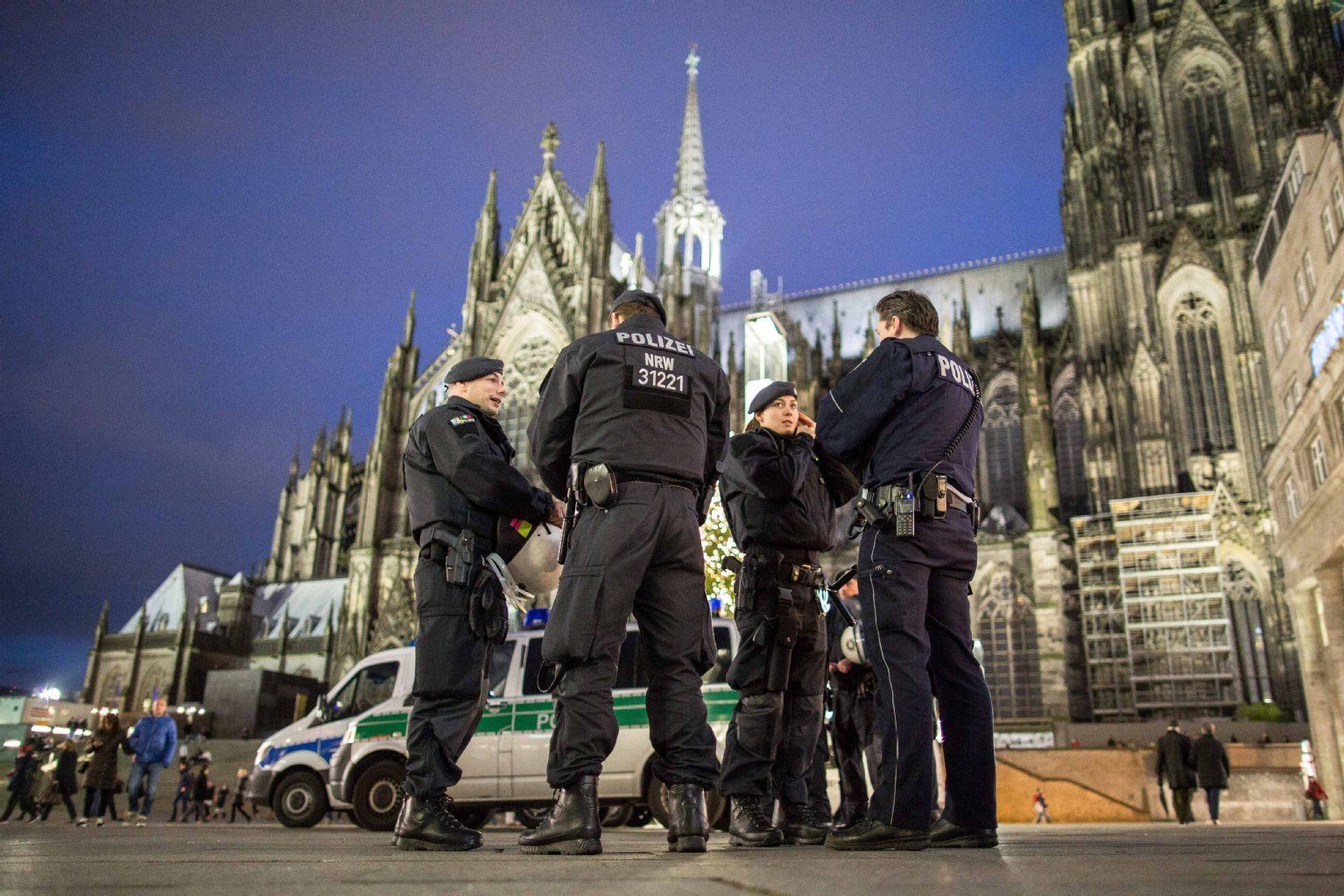 220216 Polizei Köln Dom Hbf Silvester