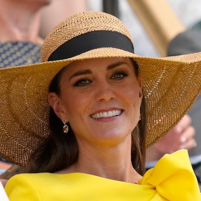 Kate Middleton lächelt in die Kamera.
