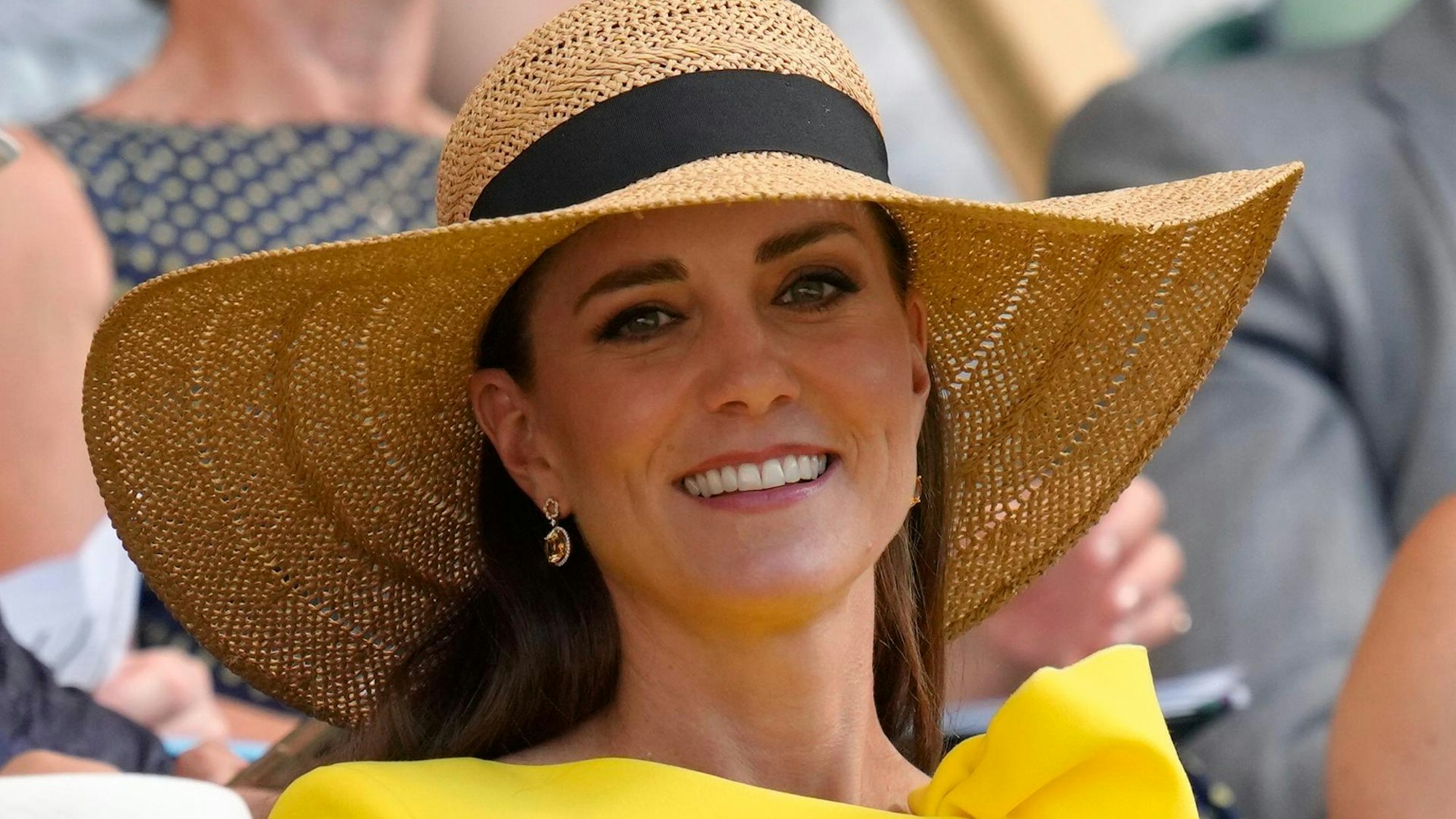 Kate Middleton lächelt in die Kamera.