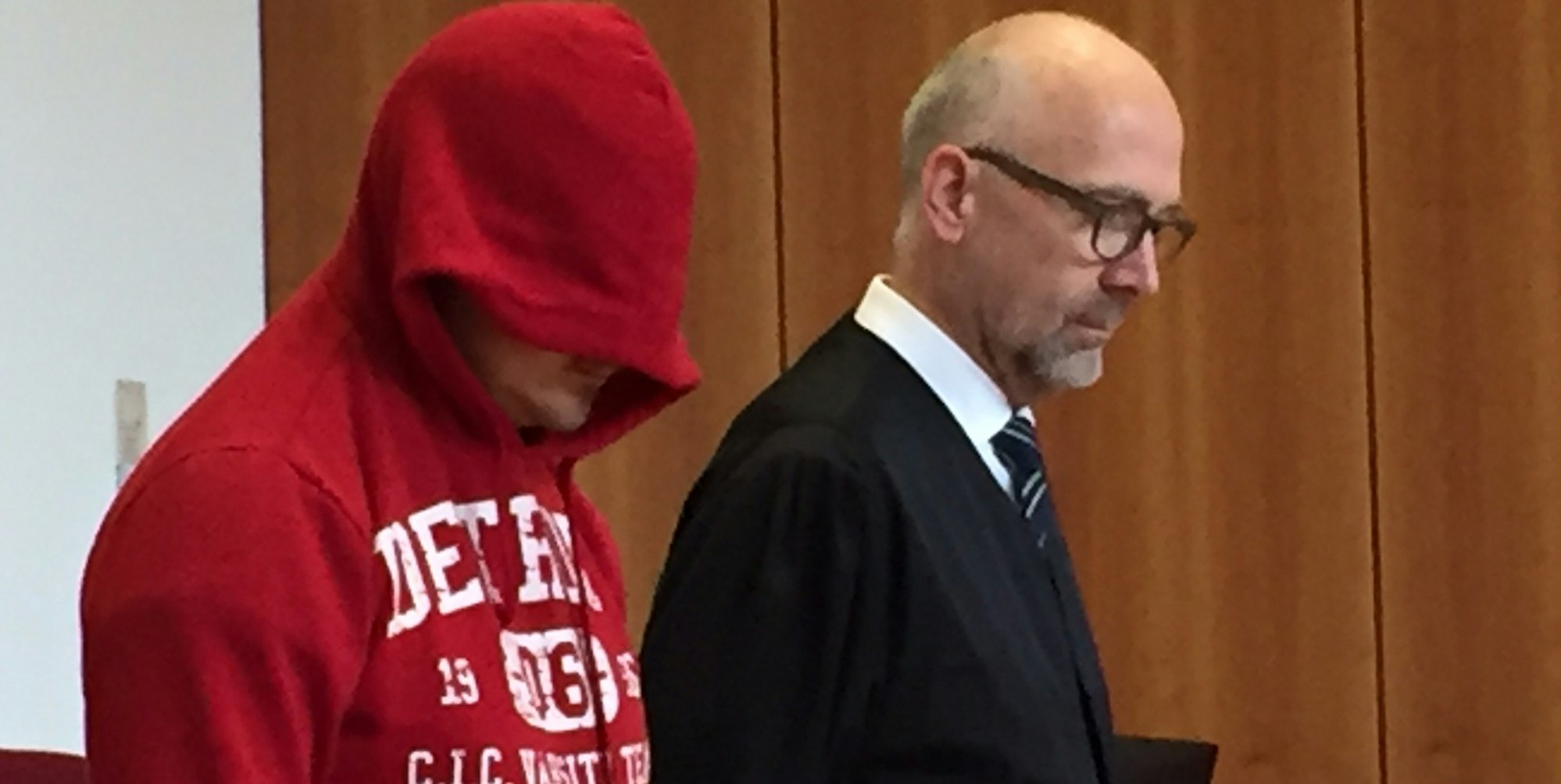 Der_Angeklagte_mit_seinem_Verteidiger_Stephan_Roessler_v
