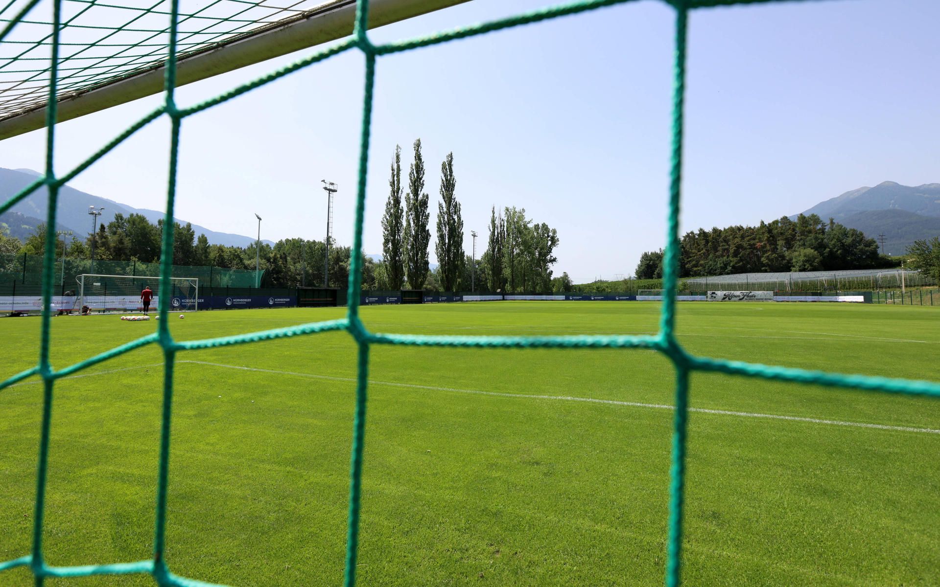 Fußball Platz Symbolbild imago