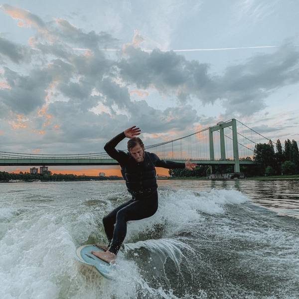 surfen auf dem rhein