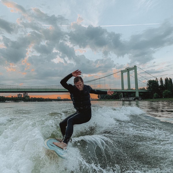 surfen auf dem rhein