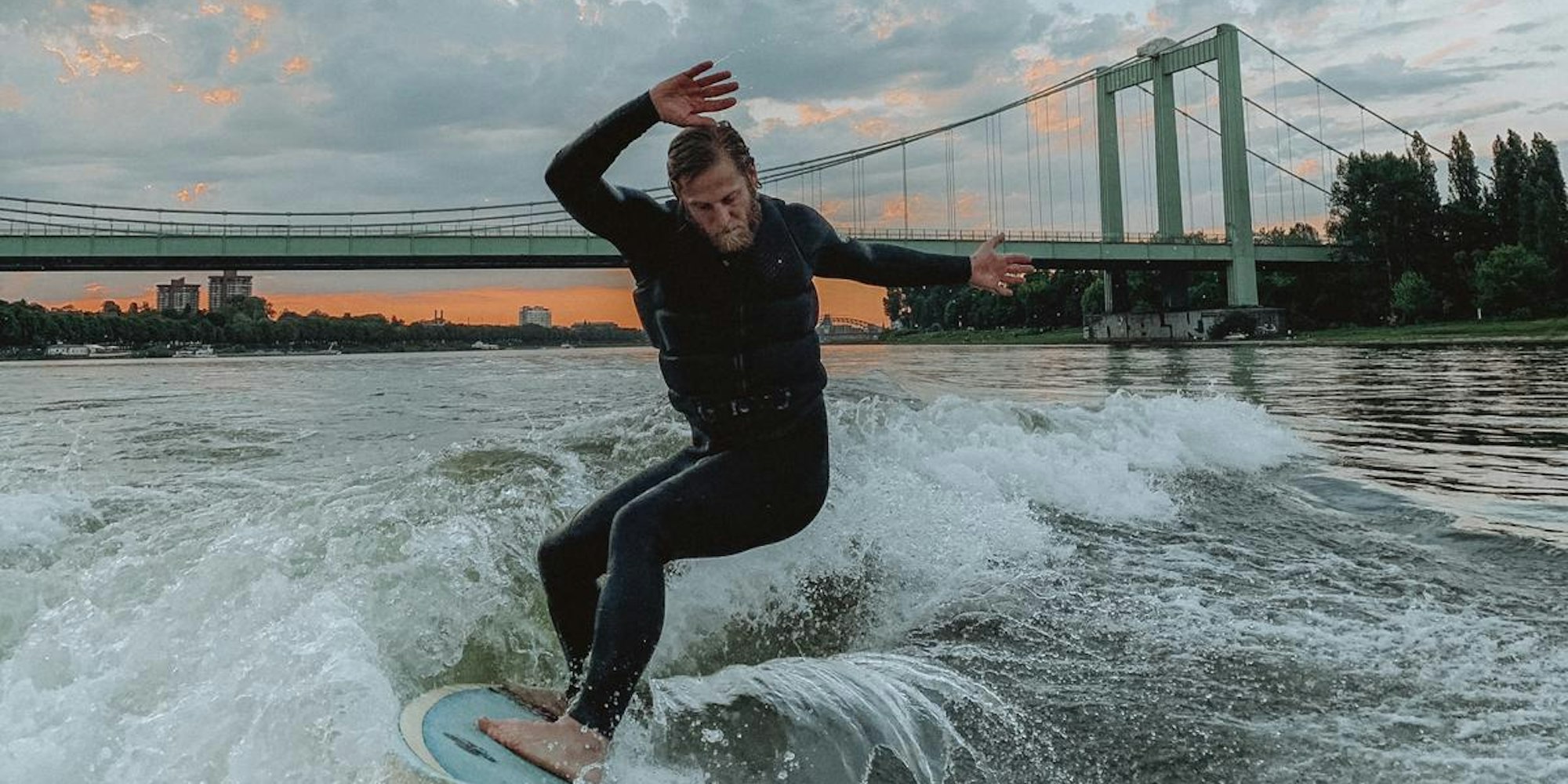 surfen auf dem rhein