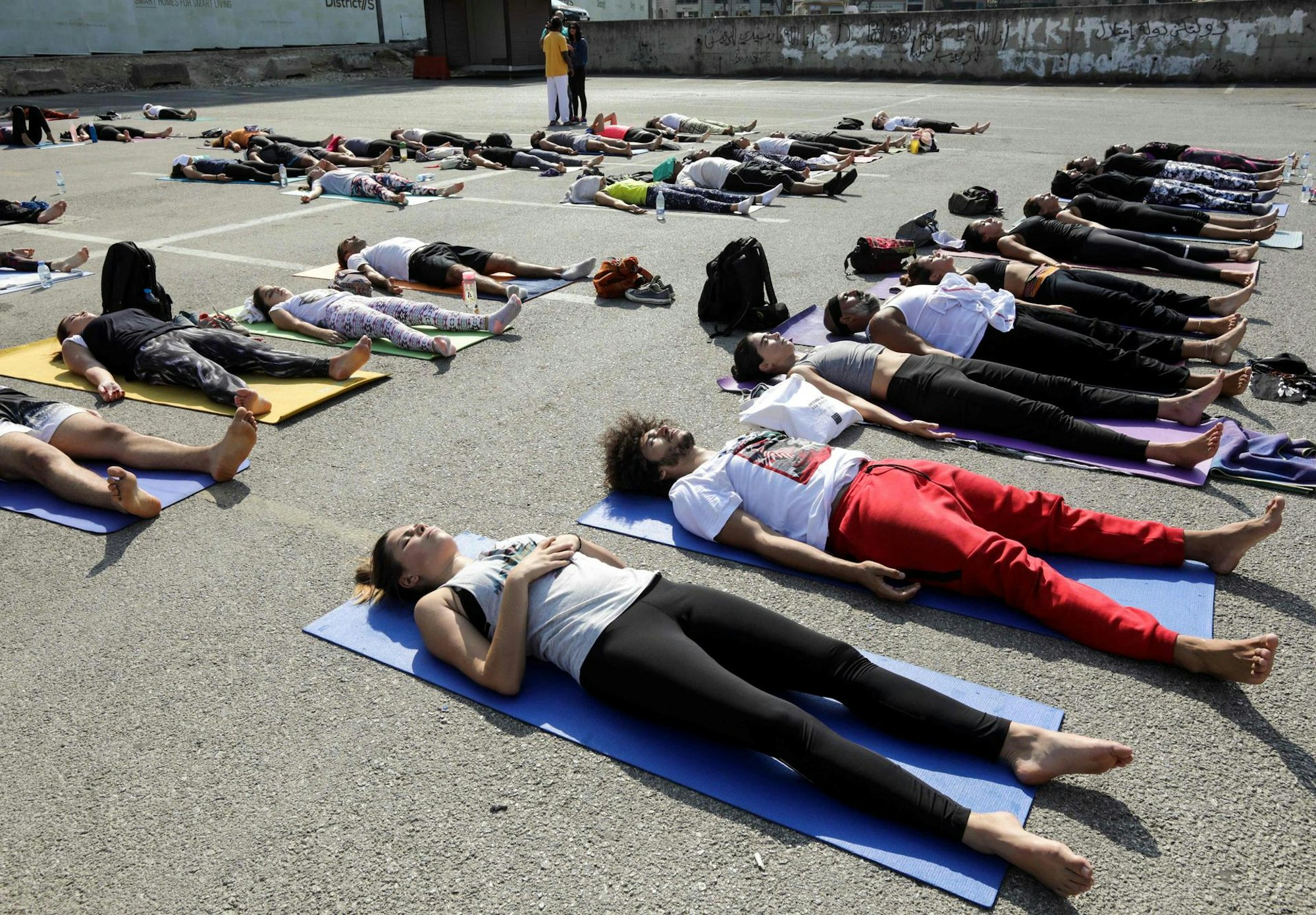 Yoga liegen schlafen nidra