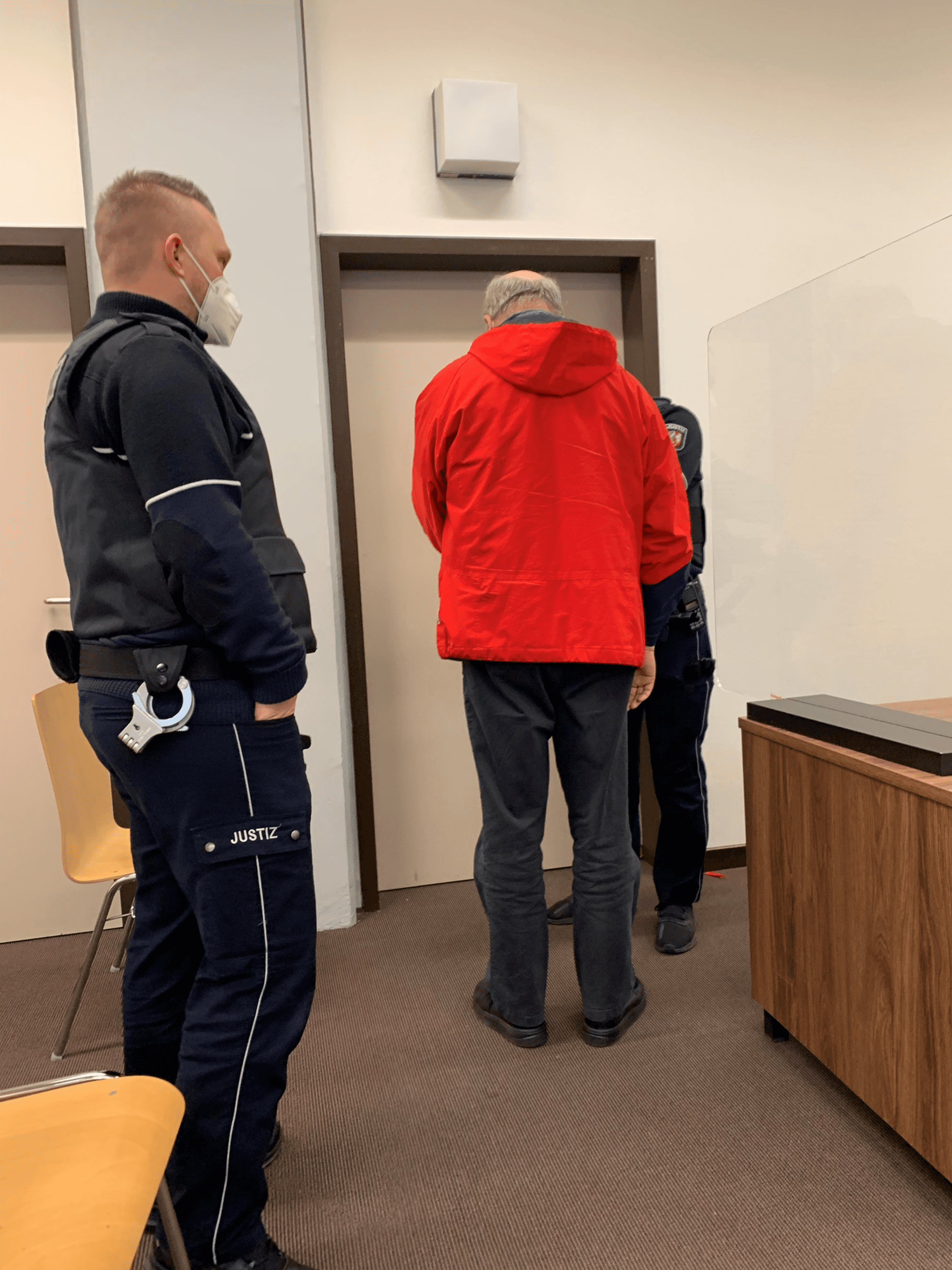 Priester Ue Handschellen (1) (1)