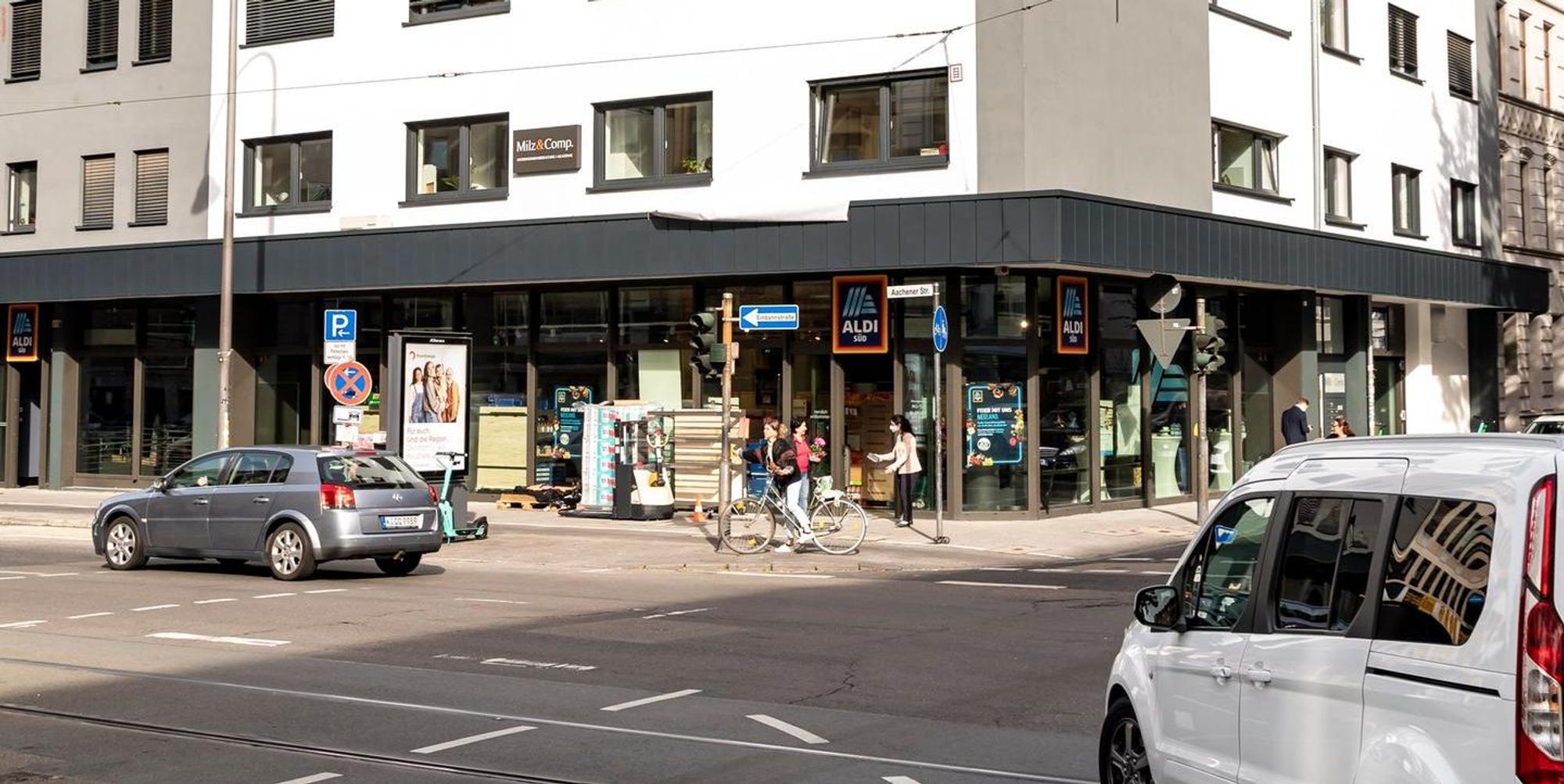 Aldi Aachener Straße hoch ROLL