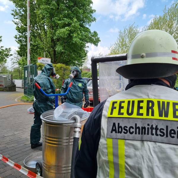 Gefahrgut_Feuerwehr Leverkusen 2022 04 25 (5)