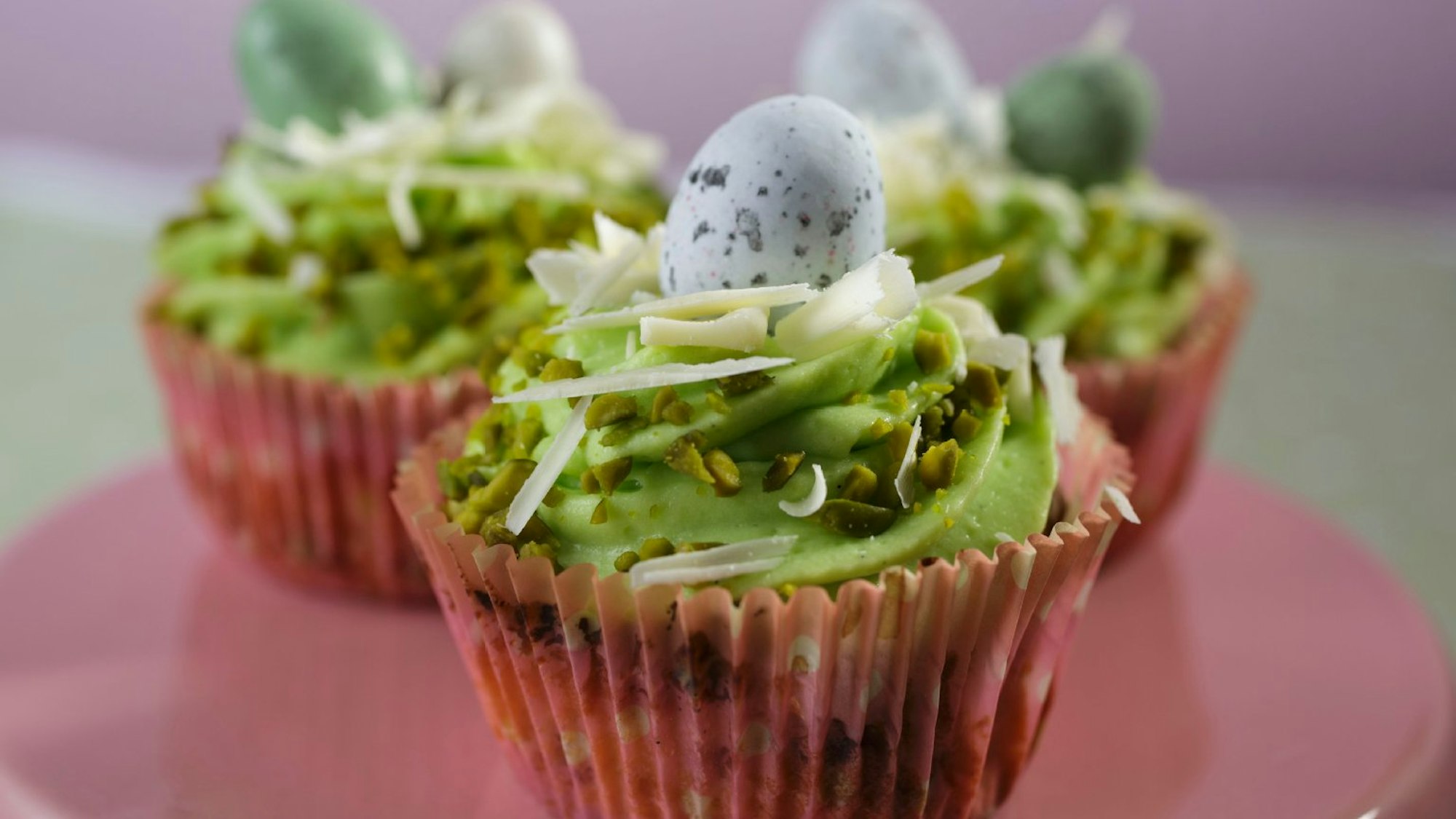 Pistazien-Osternest mit Cranbery & Vanille