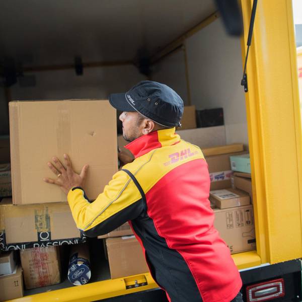 DHL Paketbote Post