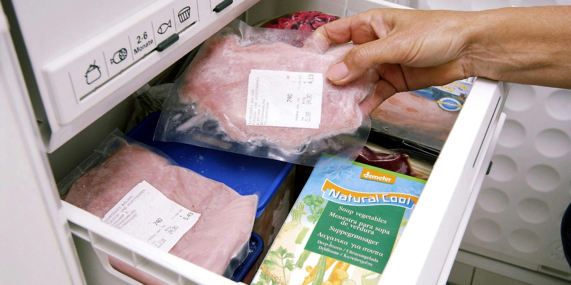 Tiefkühltruhe Fleisch Lagerung imago