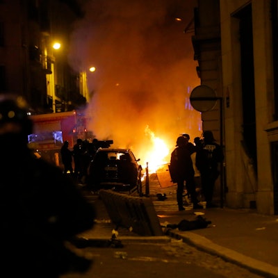 Paris Ausschreitungen dpa