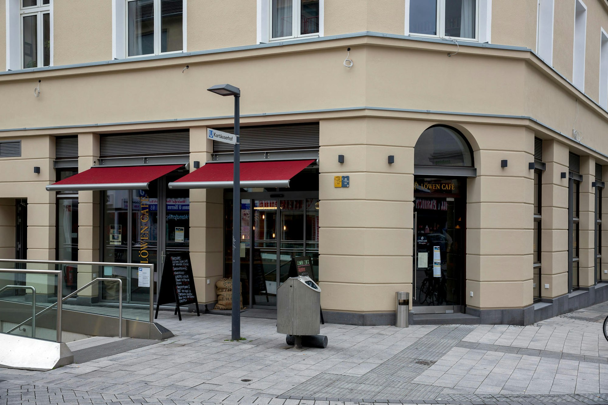 220519loewen_cafe2 Bause