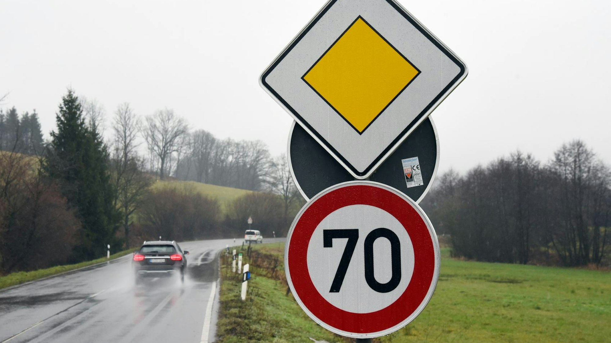 Verkehrsschild Tempo 70.