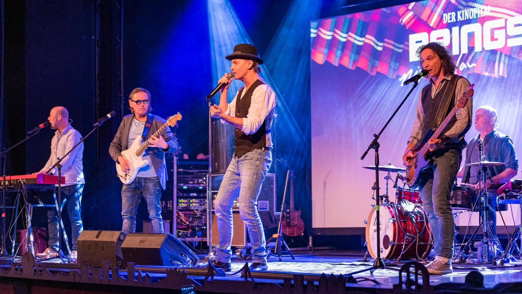 Die Kölner Band Brings steht auf der Bühne.