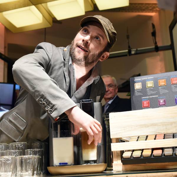 Christian Ulmen präsentiert Kaffeekapseln