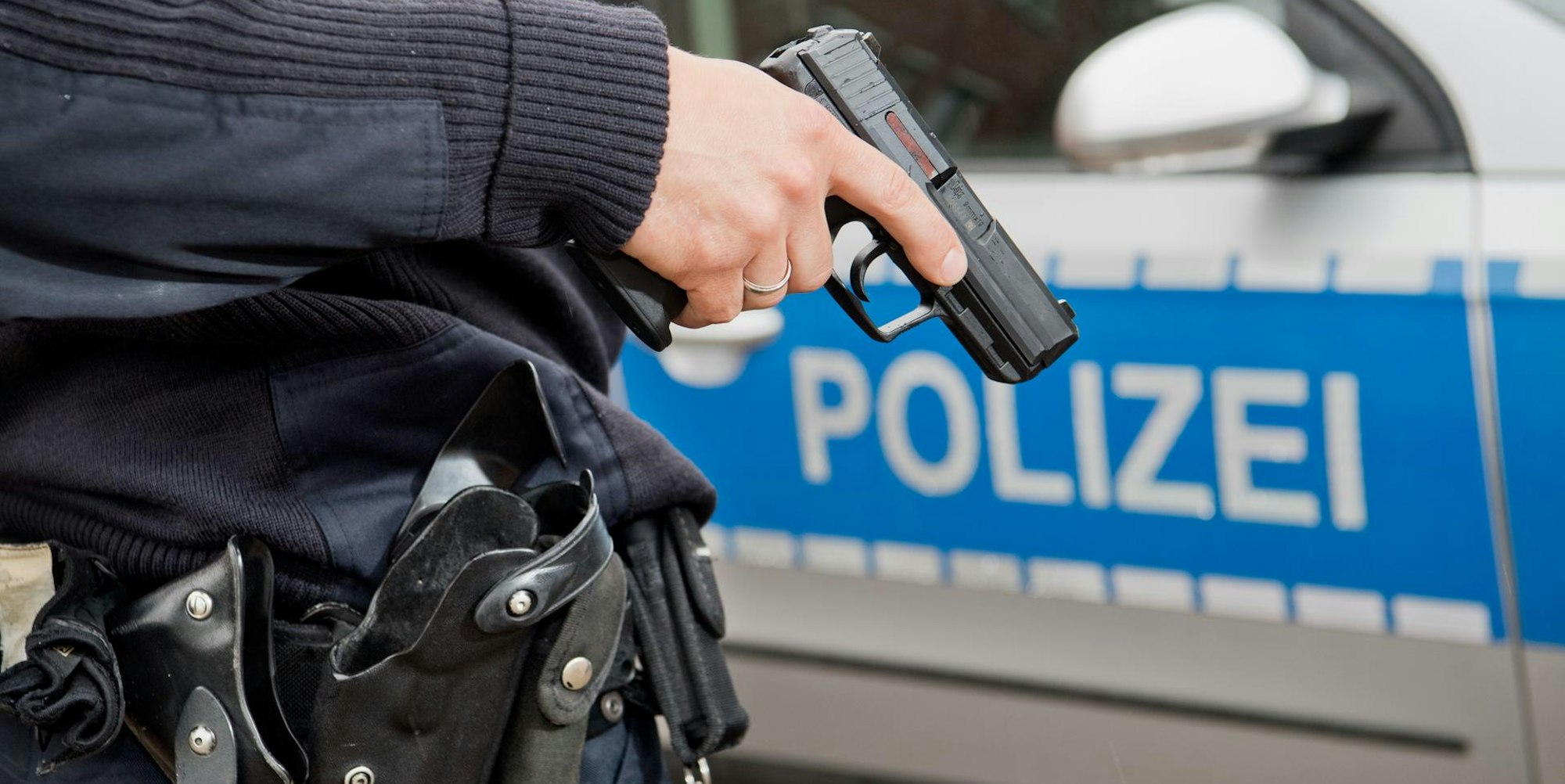 Polizei Waffe dpa