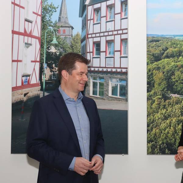 Nicht nur Waldbröls Wirtschaft im Blick haben Waldbröls Bürgermeisterin Larissa Weber und der Unternehmer Sven Gebhard aus der Marktstadt.