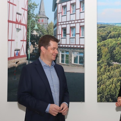 Nicht nur Waldbröls Wirtschaft im Blick haben Waldbröls Bürgermeisterin Larissa Weber und der Unternehmer Sven Gebhard aus der Marktstadt.