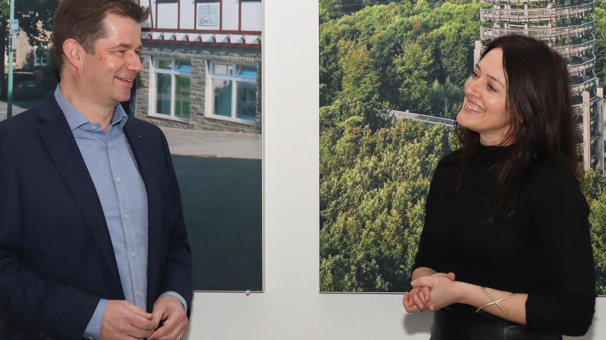 Nicht nur Waldbröls Wirtschaft im Blick haben Waldbröls Bürgermeisterin Larissa Weber und der Unternehmer Sven Gebhard aus der Marktstadt.