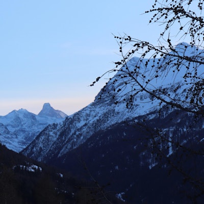 Walliser Alpen und Matterhorn dpa