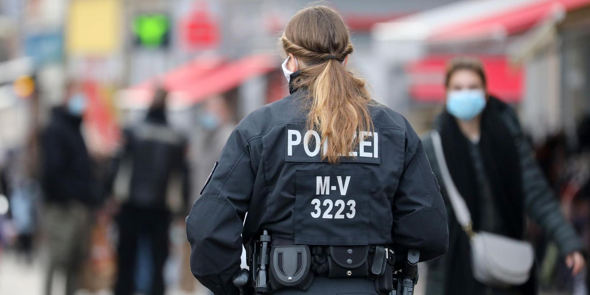 Polizistin Symbolbild
