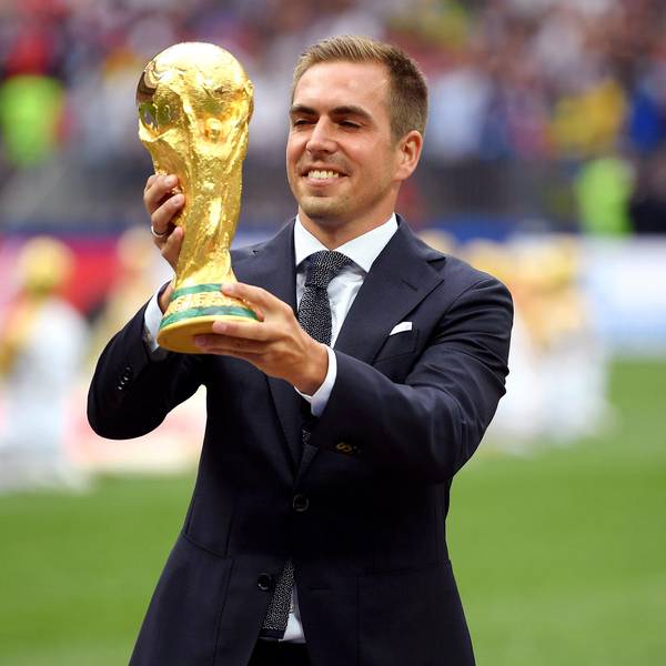 Philipp Lahm bei der WM in Russland mit Pokal