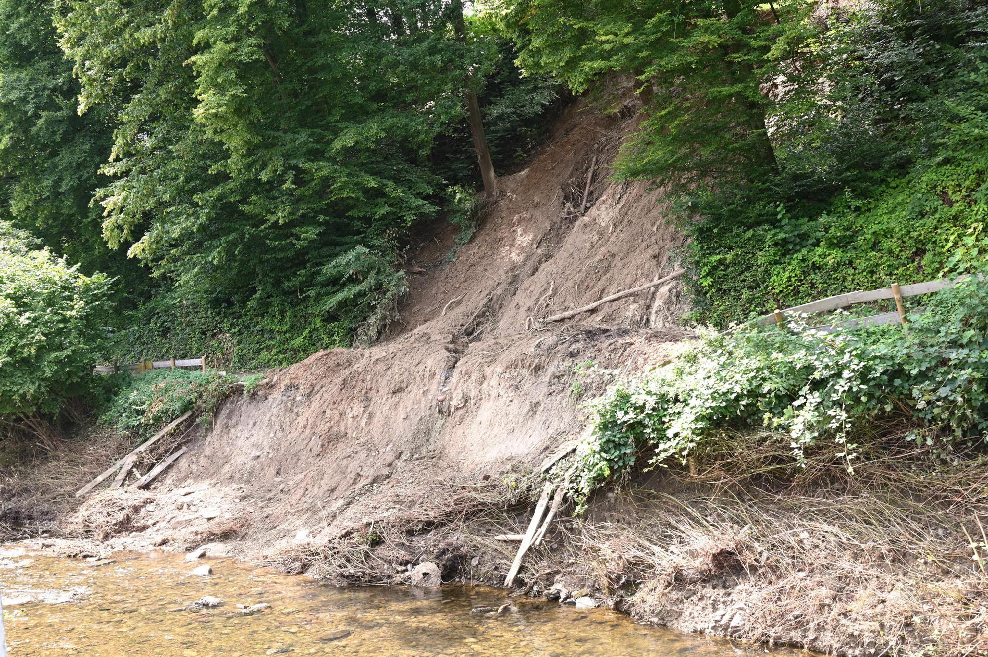 Mühlweg unterspült 030821