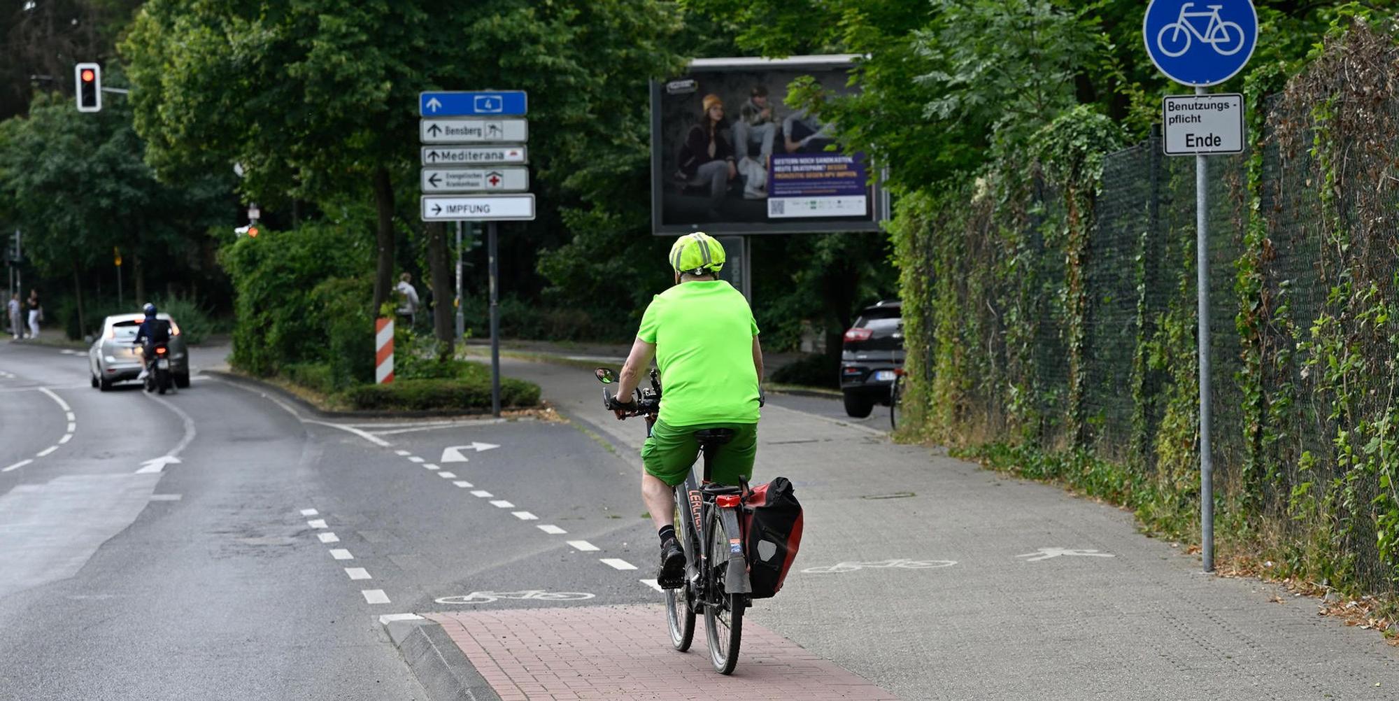 Radweg teilt sich auf 010822