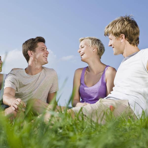 Gruppe_Freunde_Lachen_imago