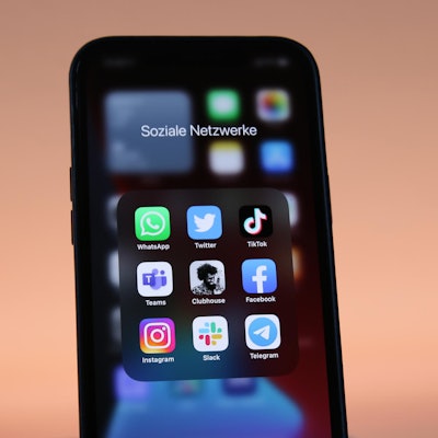 Social Apps Handy Symbol