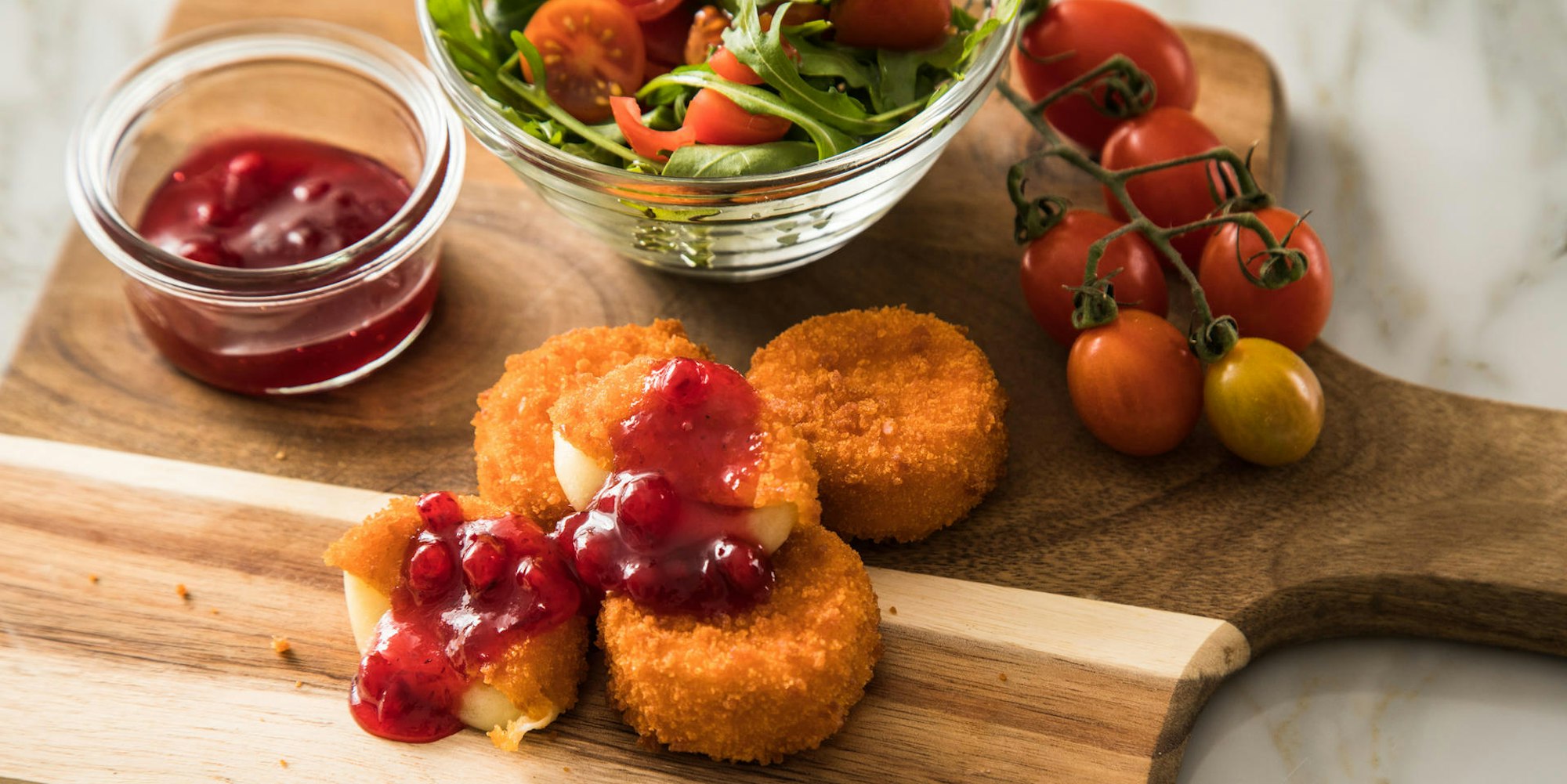 bratkaese mit preiselbeeren