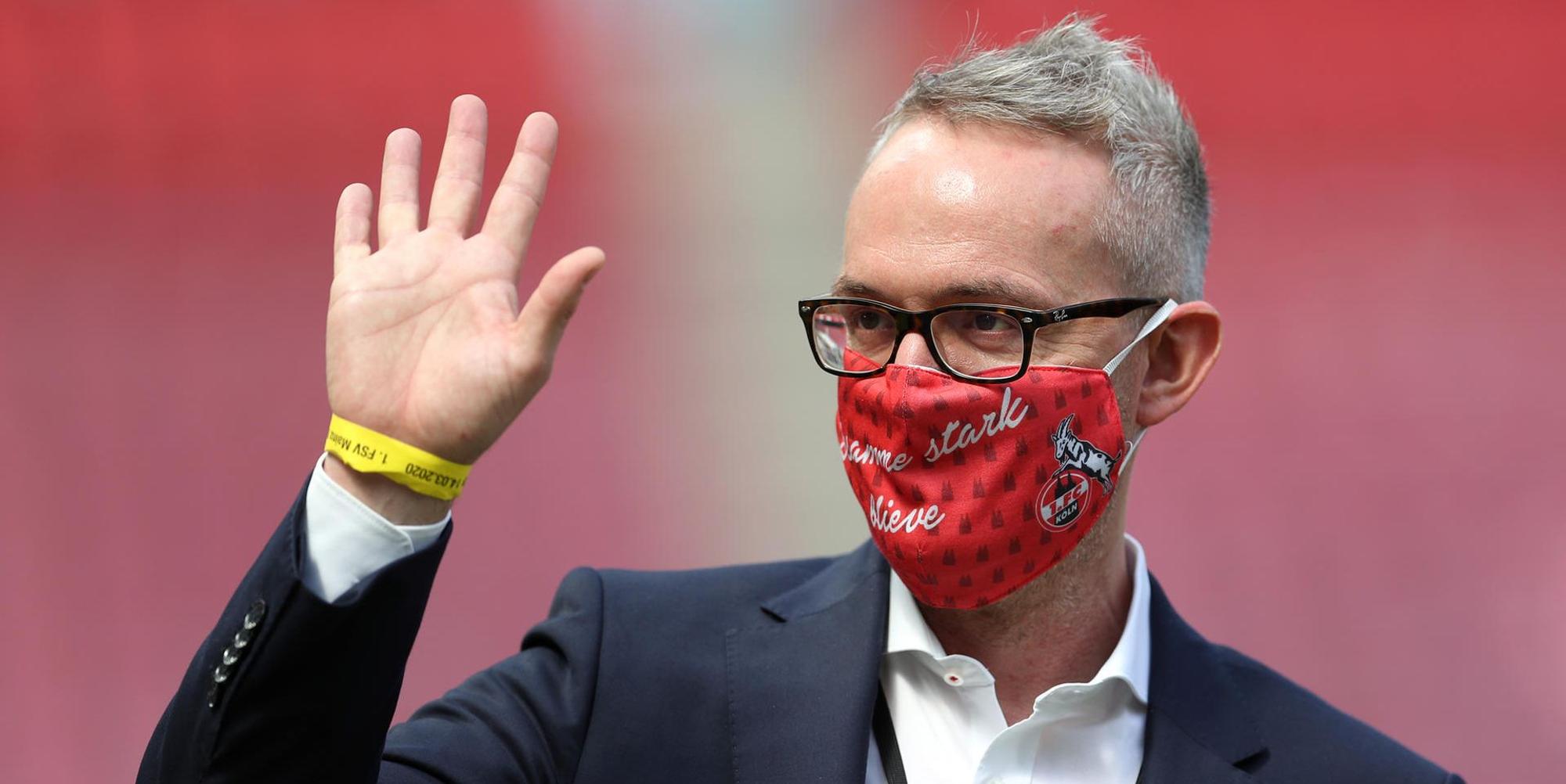 Wehrle Maske winken