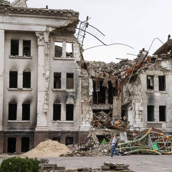 Zerstörtes Theater Mariupol imago