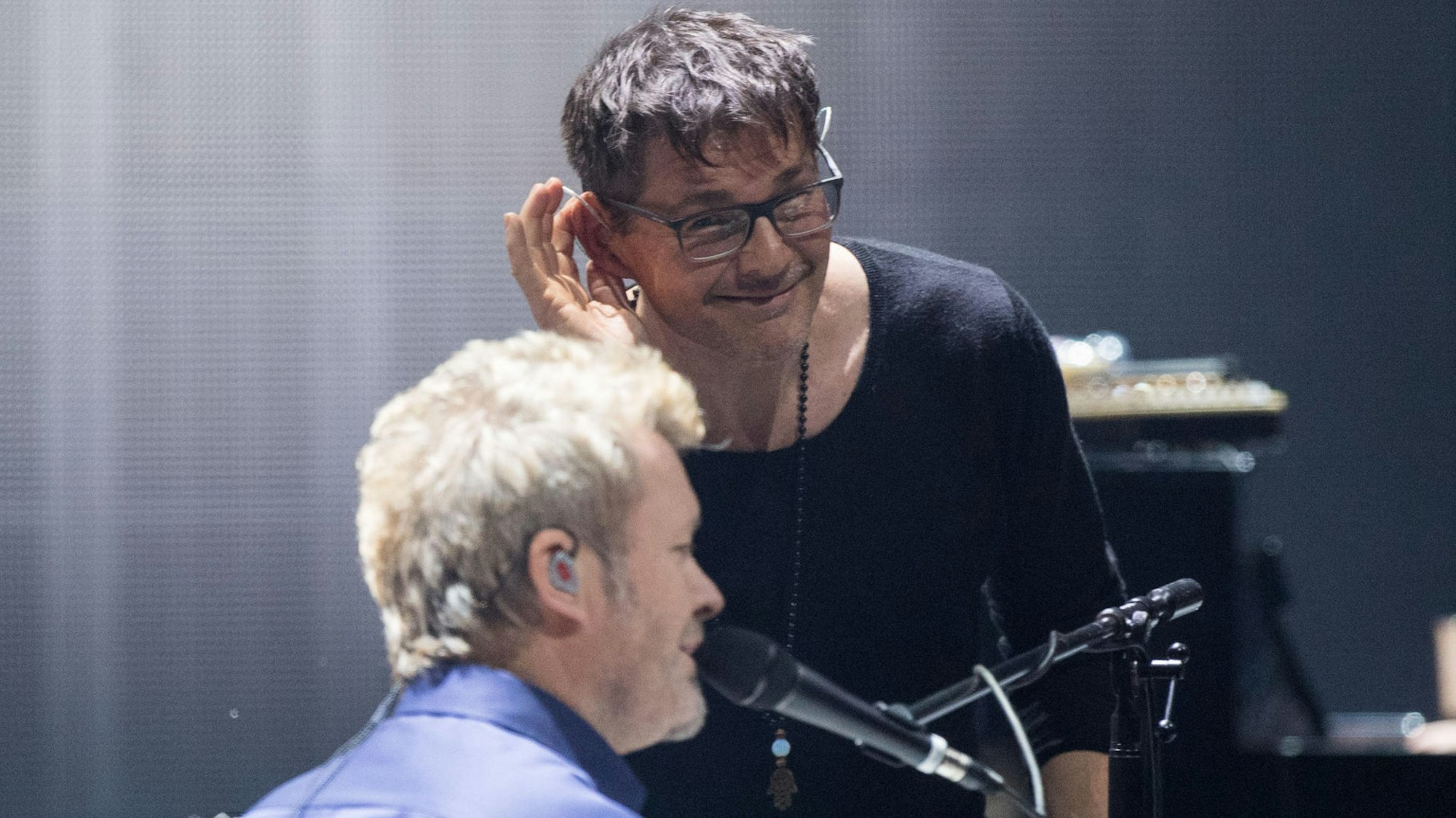 Morten Harket auf der Bühne.