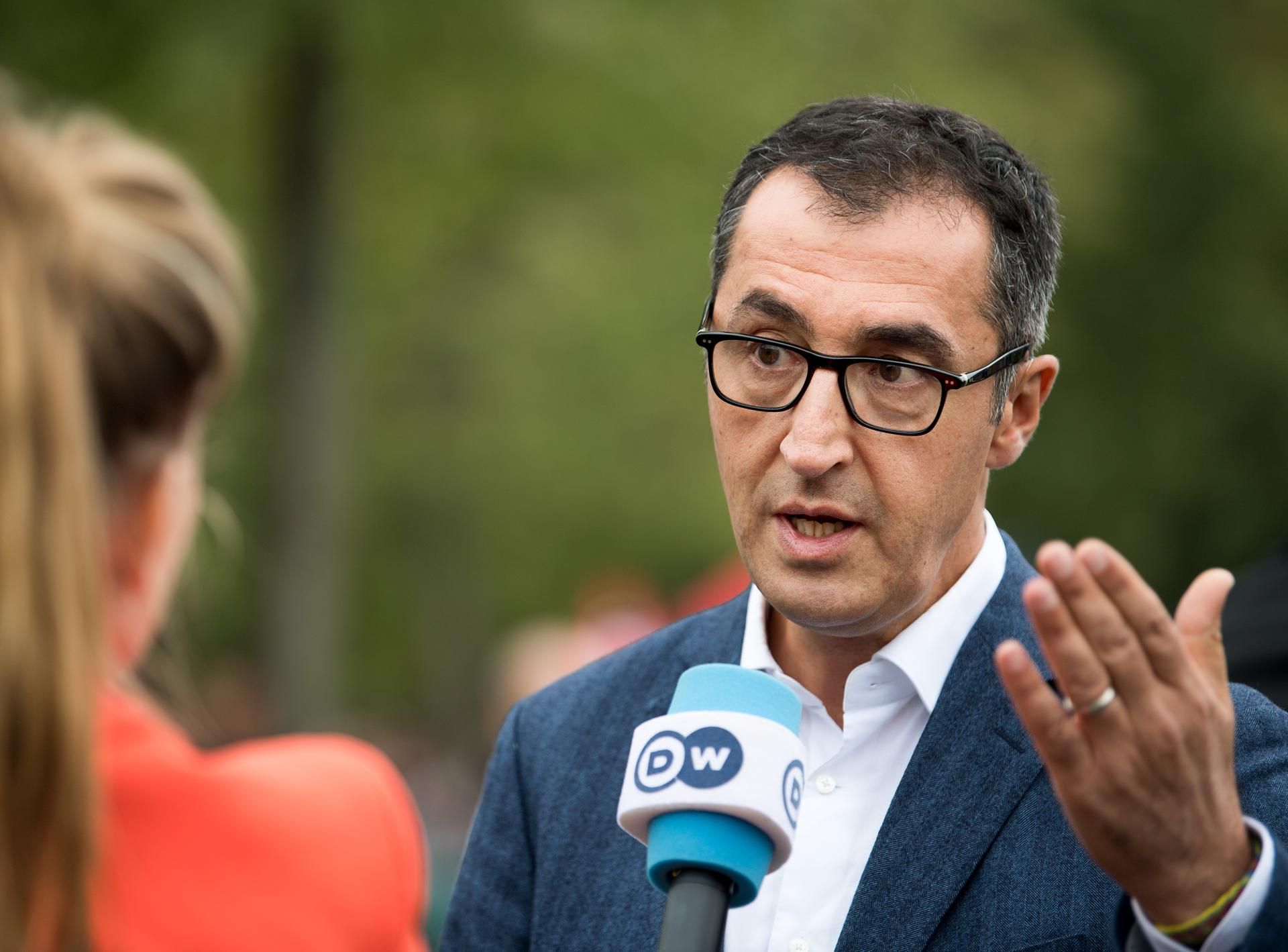 Cem Özdemir Interview Symbol