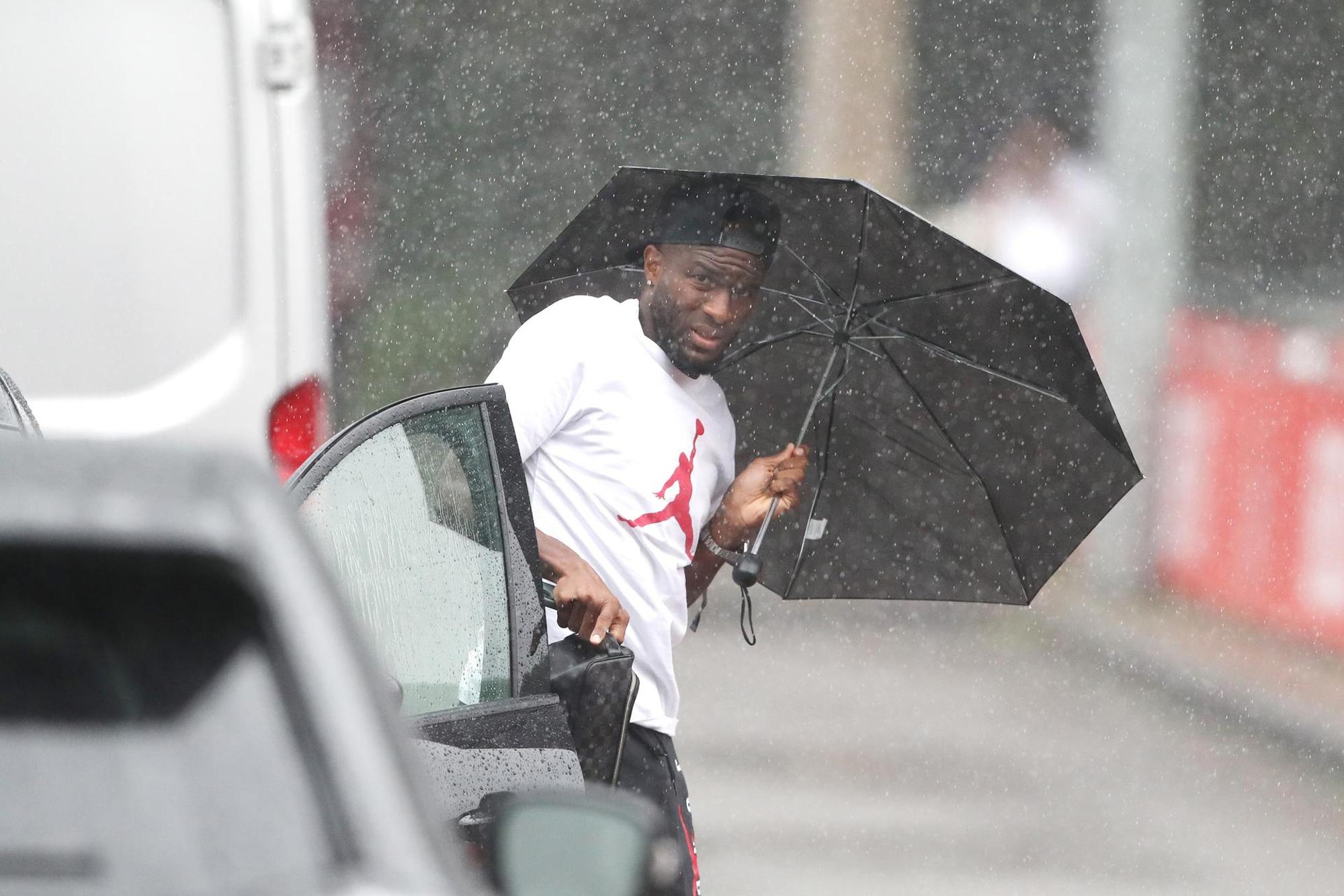 Modeste im Regen