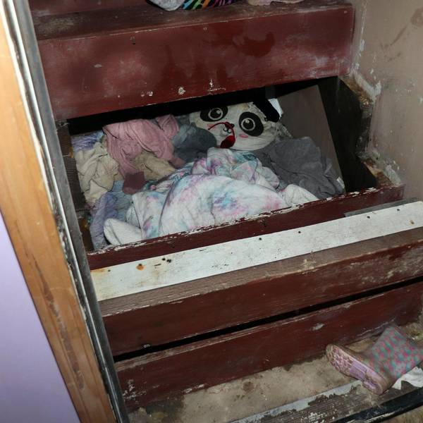 Vermisstes Kind Treppenversteck