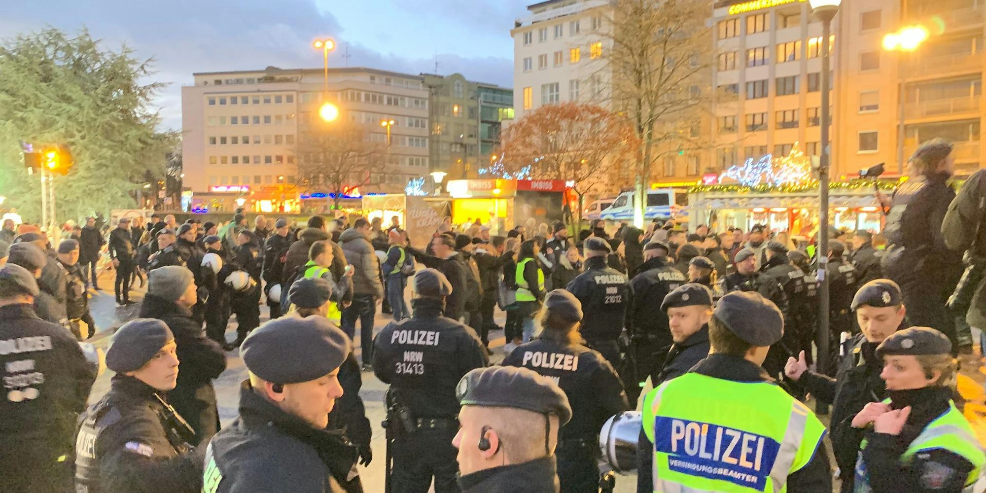 Demo Kölsche Mitte Ebertplatz
