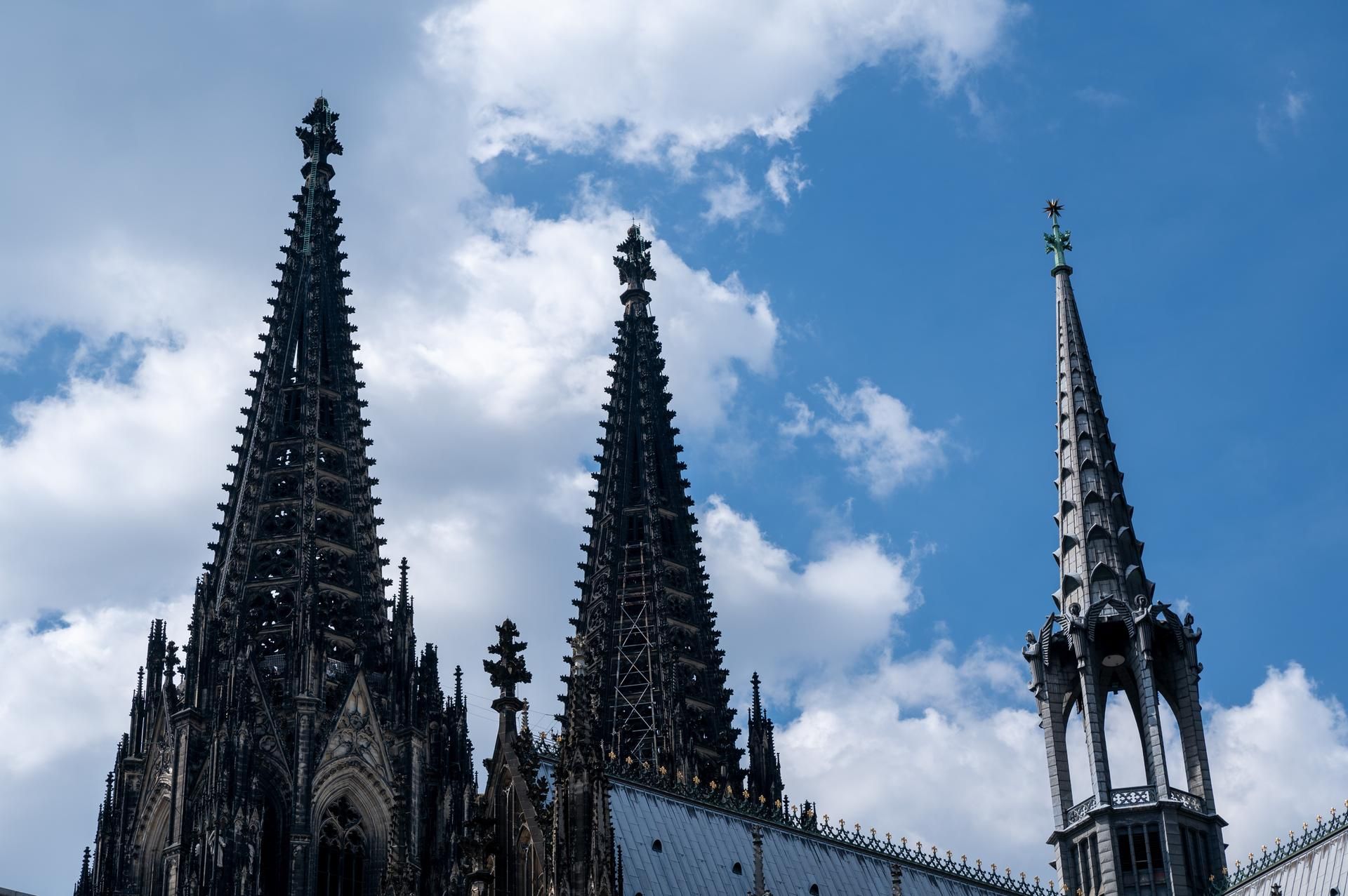 Kölner Dom blauer Himmel 140822